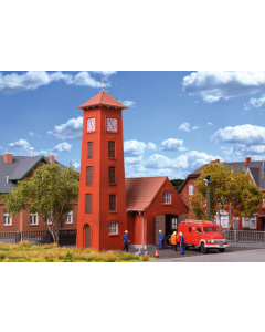 H0 Brandweerkazerne Bahlburg-Lüneburg met Ford FK 2500 voertuig Kibri 39210