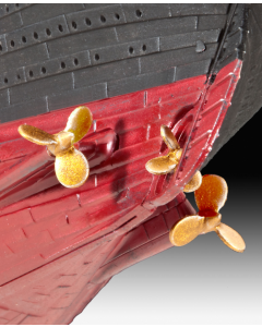 1/700  R.M.S.  Titanic Revell 05210