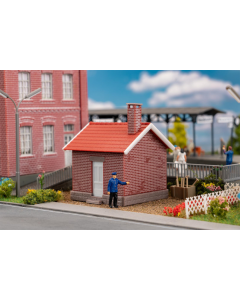 N Baanwachtershuis met figuur Faller 120306