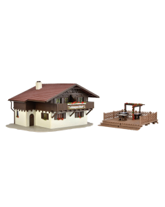 H0 Almherberg met houten terras Vollmer 43960