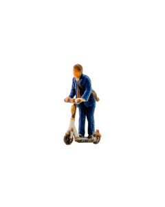 H0 Mann auf E-Scooter Noch 10607