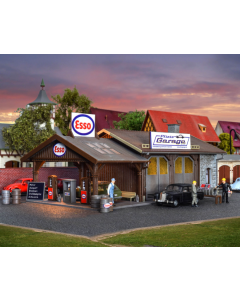 H0 Pfizi's reparatiewerkplaats garage met tankstation Vollmer 45599