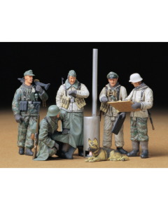 1/35 German Soldiers at Field Briefing Tamiya 35212