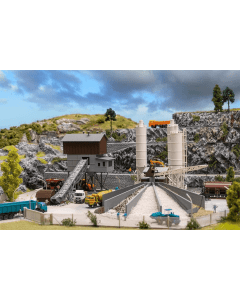 N Betonmenginstallatie met grindlaadsilo Faller 222228