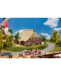 H0 Boerderij met rieten dak Faller 130552