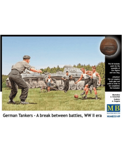 1/35  German Tankers "a break between battles." Master Box 35149