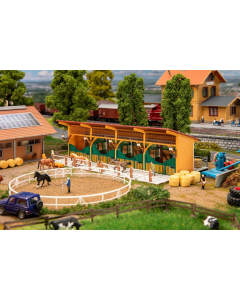 H0 Stal met 4 paarden Faller 130597