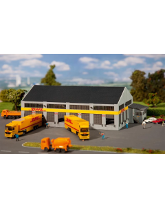N Logistiek centrum DHL met figuren Faller 231733