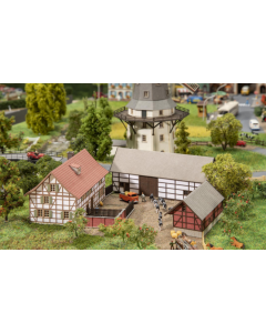 Z Driezijdige vakwerkboerderij / Driezijderwerf "jubileummodel" (lasercut) Faller 282800