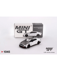 1/64 Nissan GT-R Nismo 2024 Brilliant White Pearl MiniGT 01045