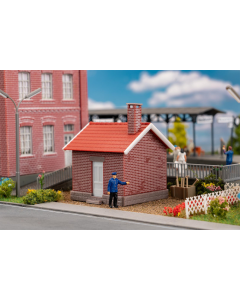 N Baanwachtershuis met figuur Faller 120306