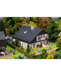 H0 Woonhuis met platen dak Faller 130642