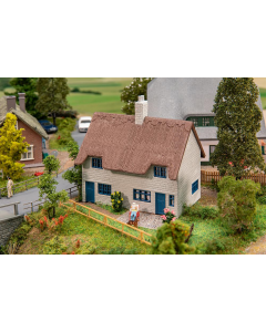 H0 Huis met rieten dak Faller 131322