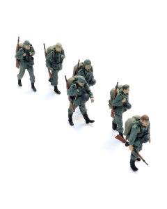 1/72 WM Infanterie tijdens lange mars (6x) (ready made) Artitec 5720002