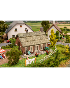 H0 Noord-Duits huis met rieten dak Faller 131318